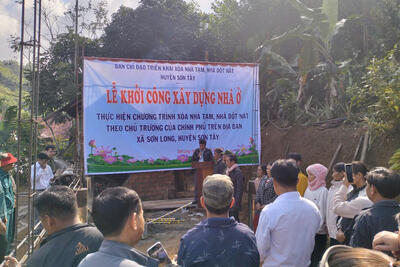 Lễ khởi công xây dựng nhà ở  thuộc chương trình xóa nhà tạm, nhà dột nát trên địa bàn xã Sơn Long.